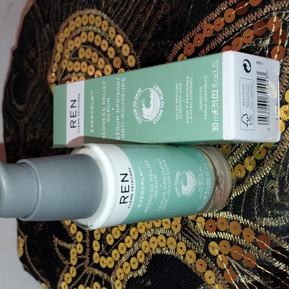 REN CLEAN SKINCARE EVERCALM REDNESS RELIEF SERUM Defends against free radicals.. - Picture 1 of 11